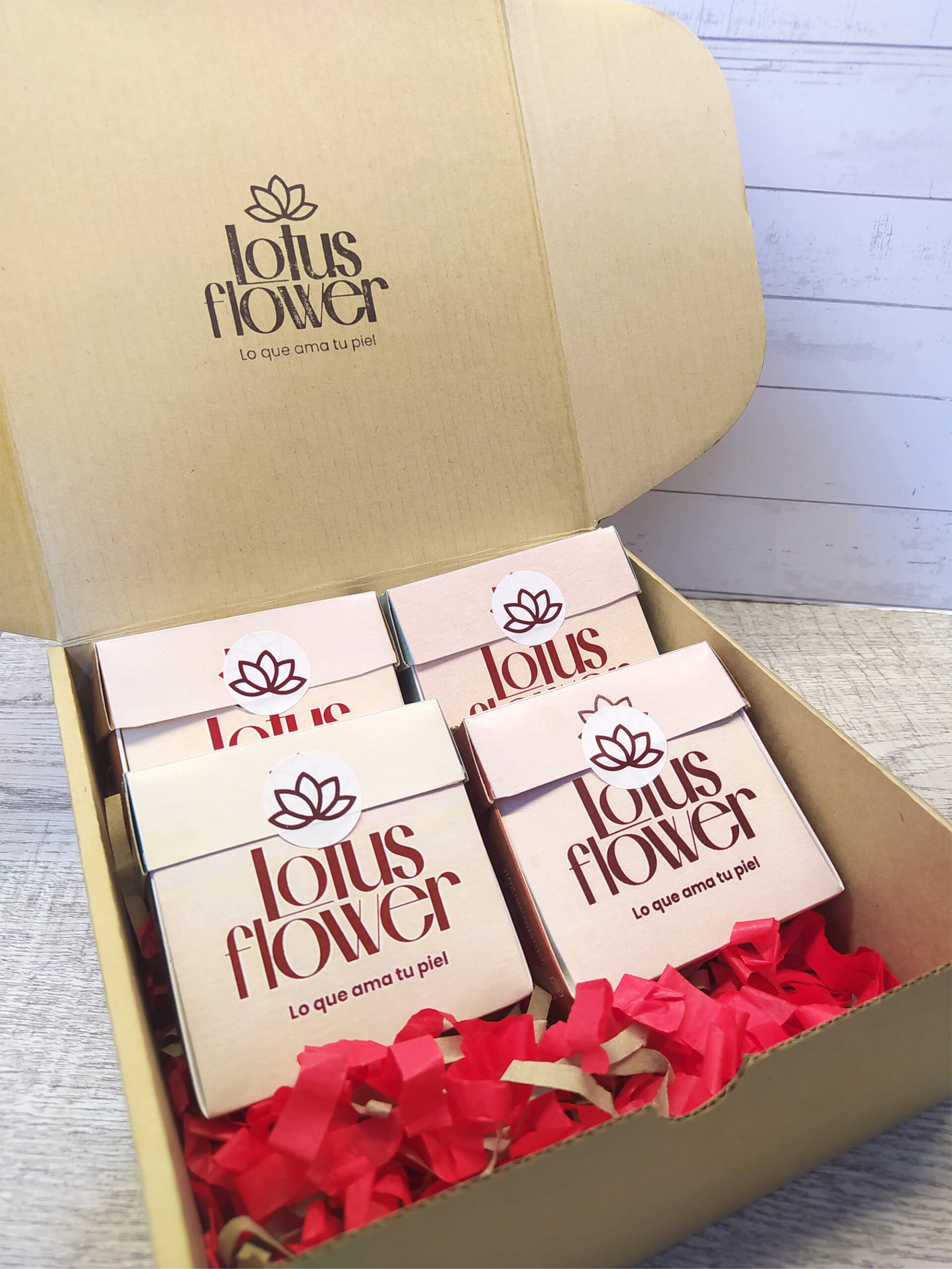 Un abrazo hecho jabón – Caja de 4 jabones artesanales Lotus Flower