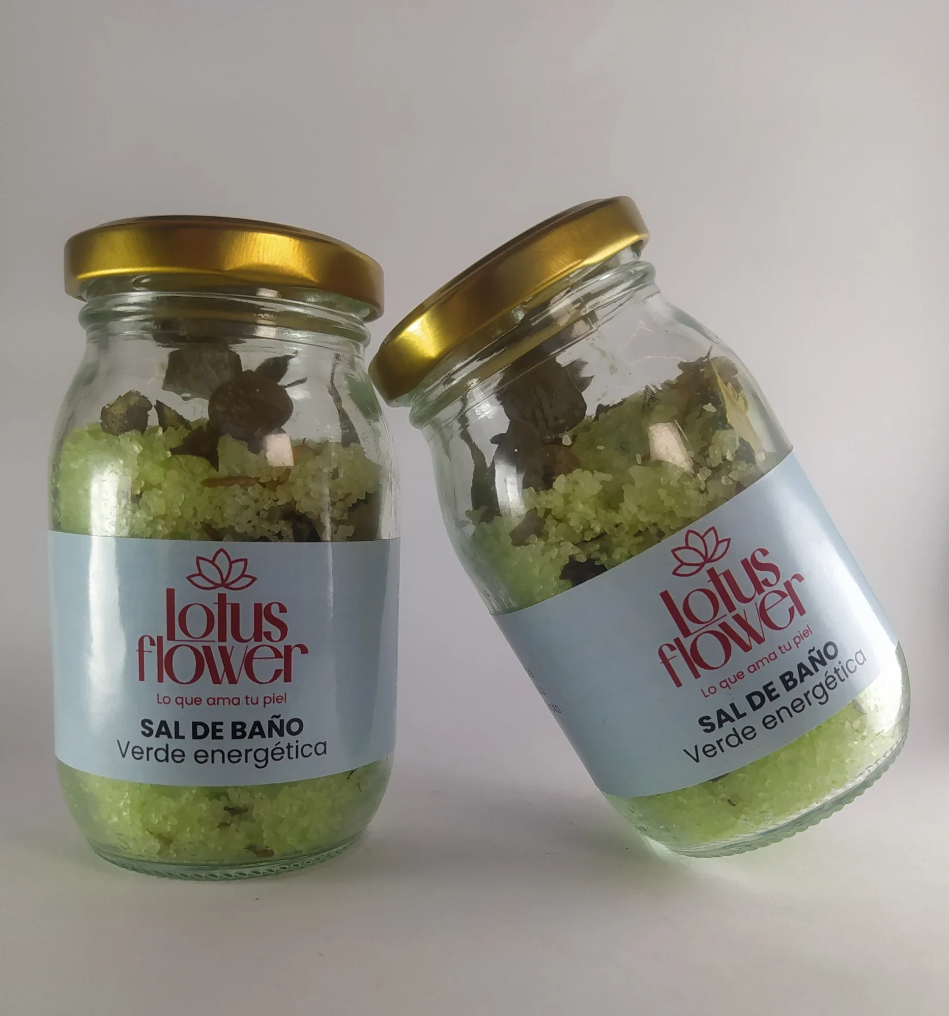 Sal de Baño Verde Energética Lotus Flower con hierbas naturales y sales revitalizantes que equilibran y energizan cuerpo y mente.